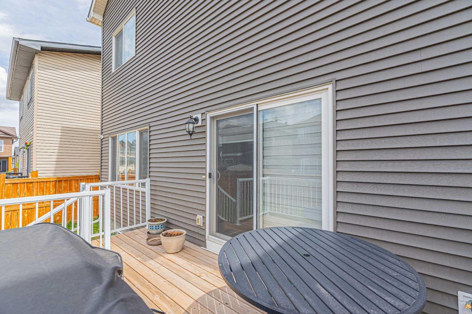 148 Savanna Close NE