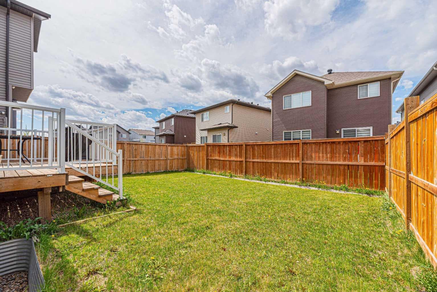 148 Savanna Close NE