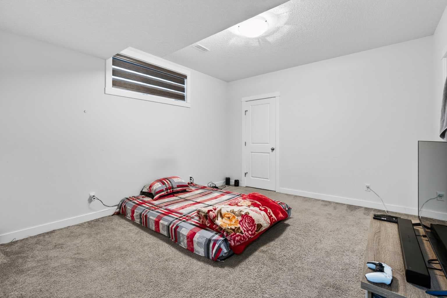 49 Redstone Heath NE