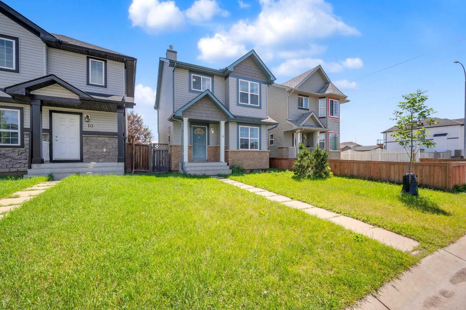 6 Saddlemont Way NE