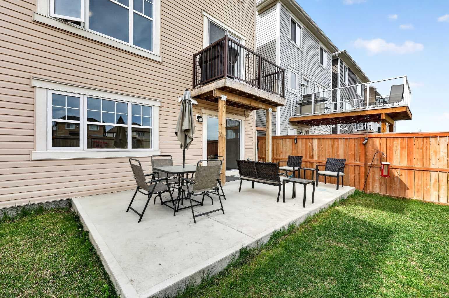 293 Windrow Crescent SW