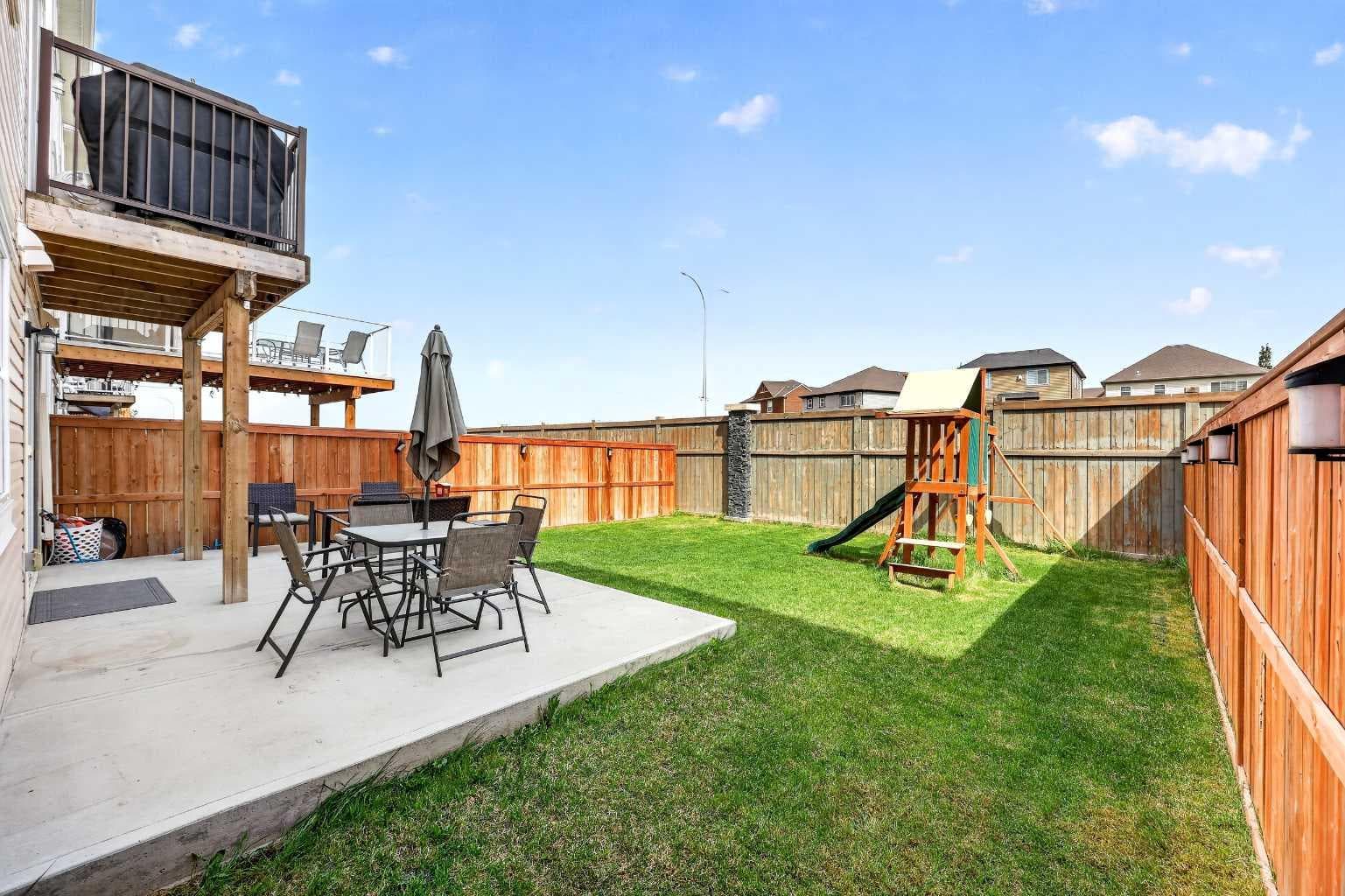 293 Windrow Crescent SW