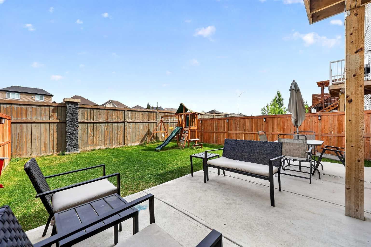 293 Windrow Crescent SW