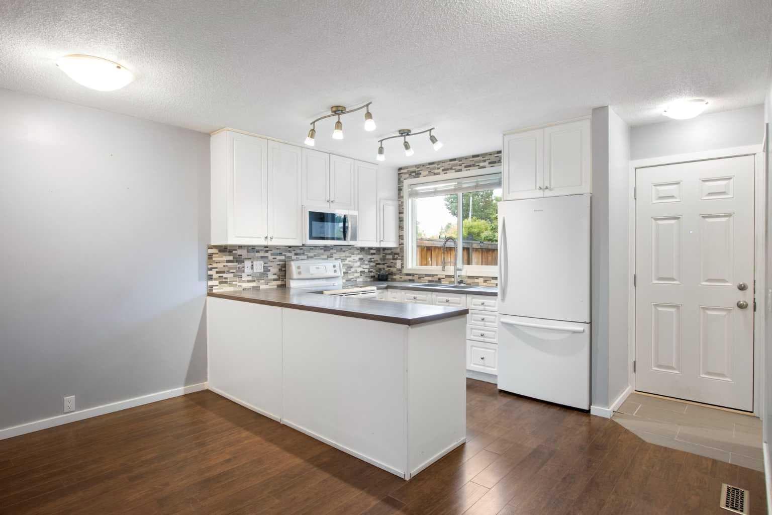 92, 630 Sabrina Road SW