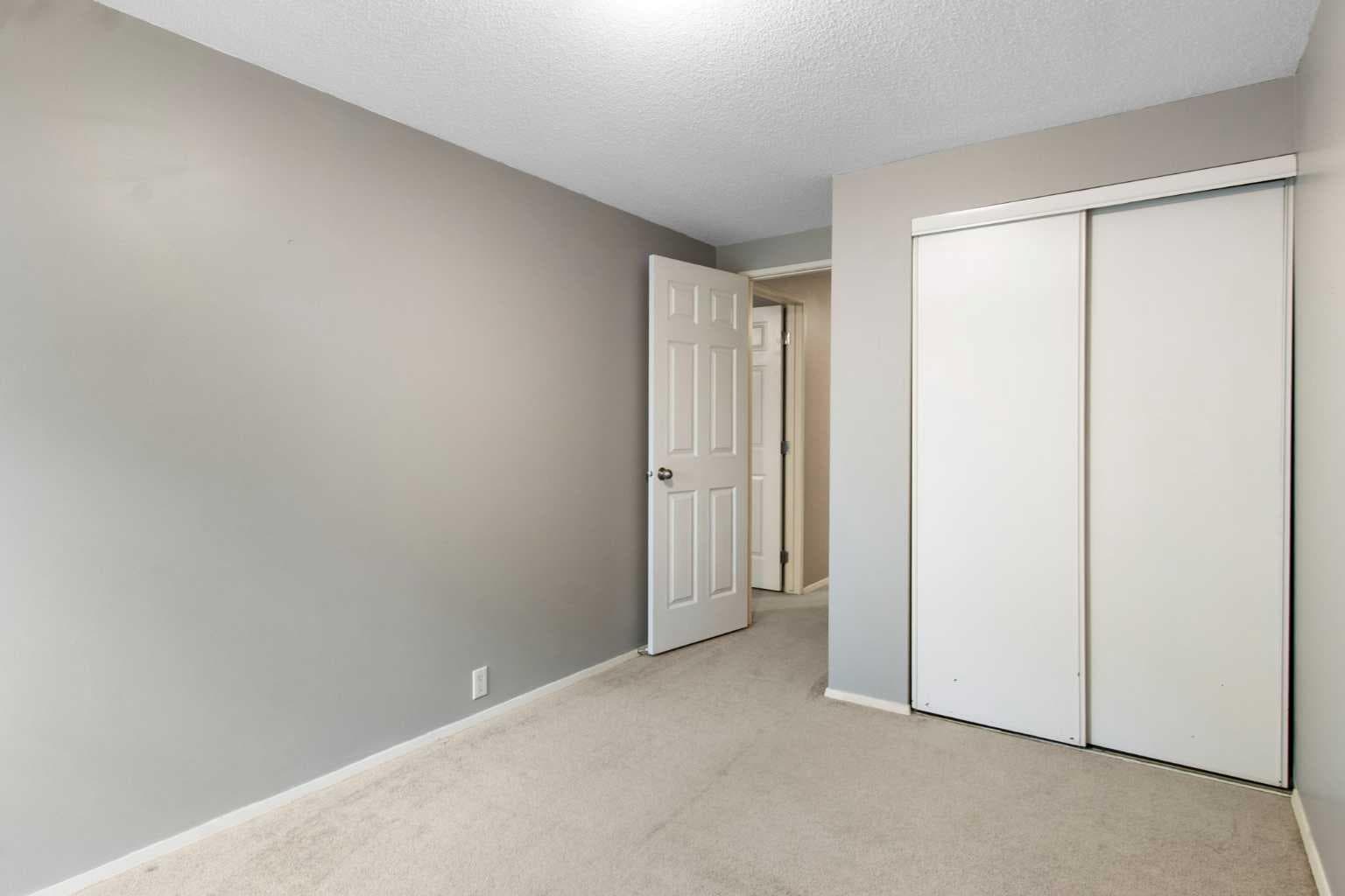 92, 630 Sabrina Road SW