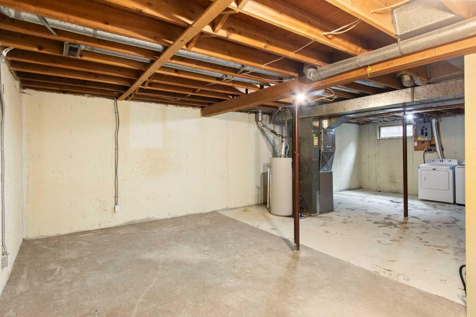 92, 630 Sabrina Road SW