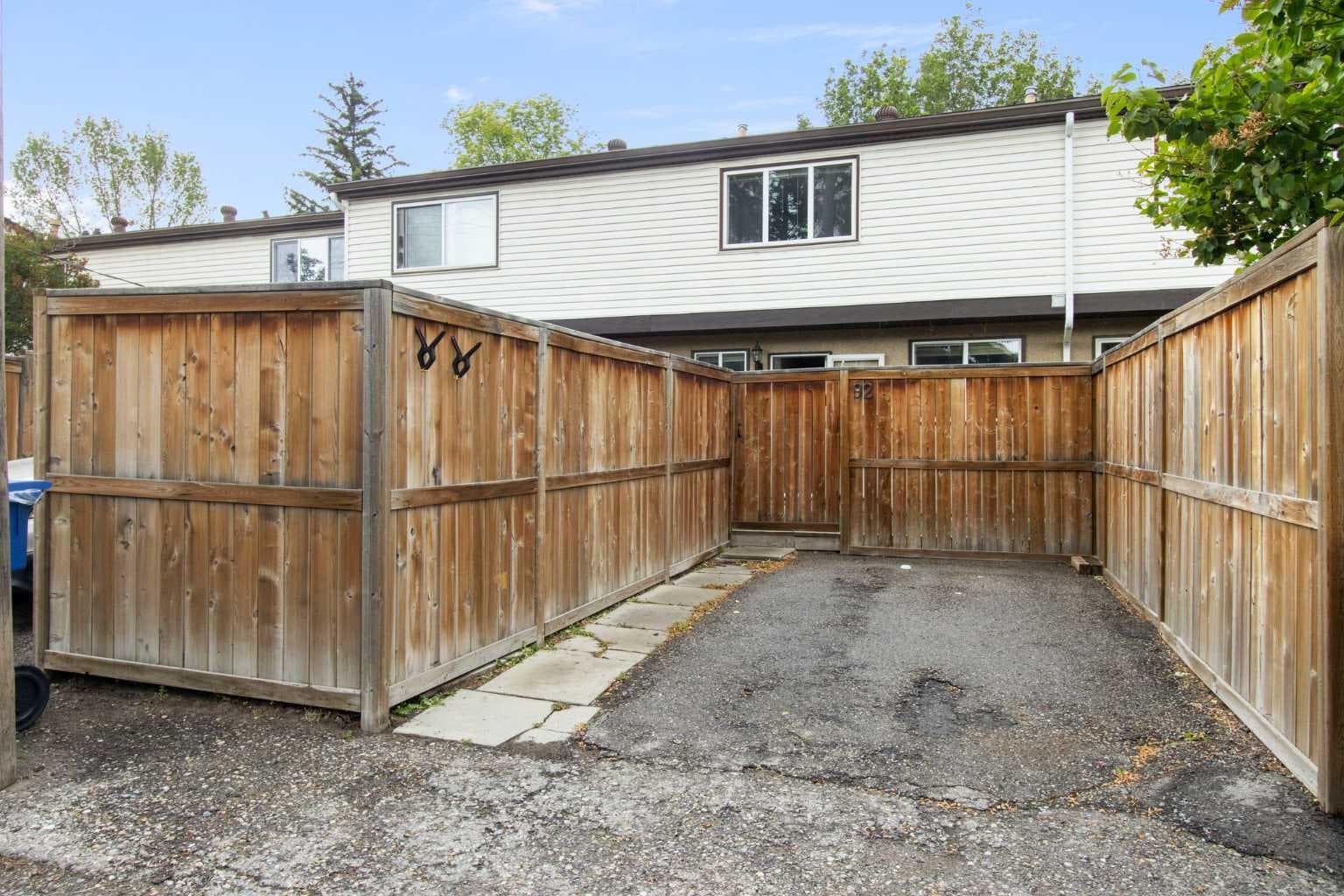 92, 630 Sabrina Road SW
