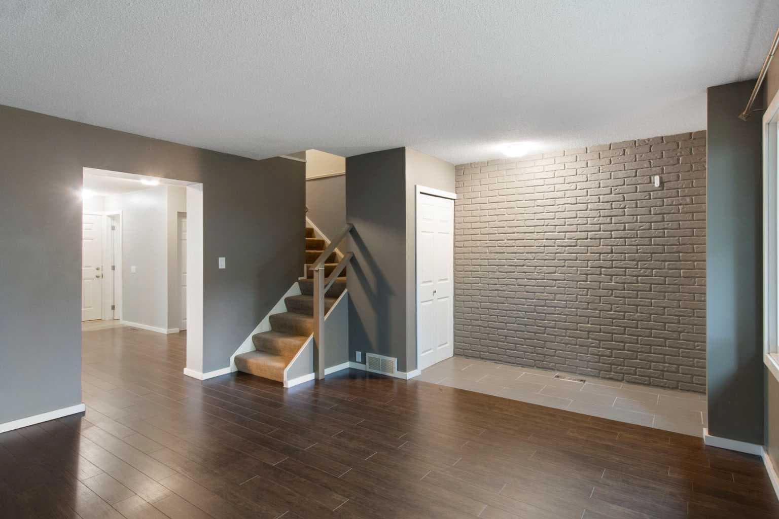 92, 630 Sabrina Road SW