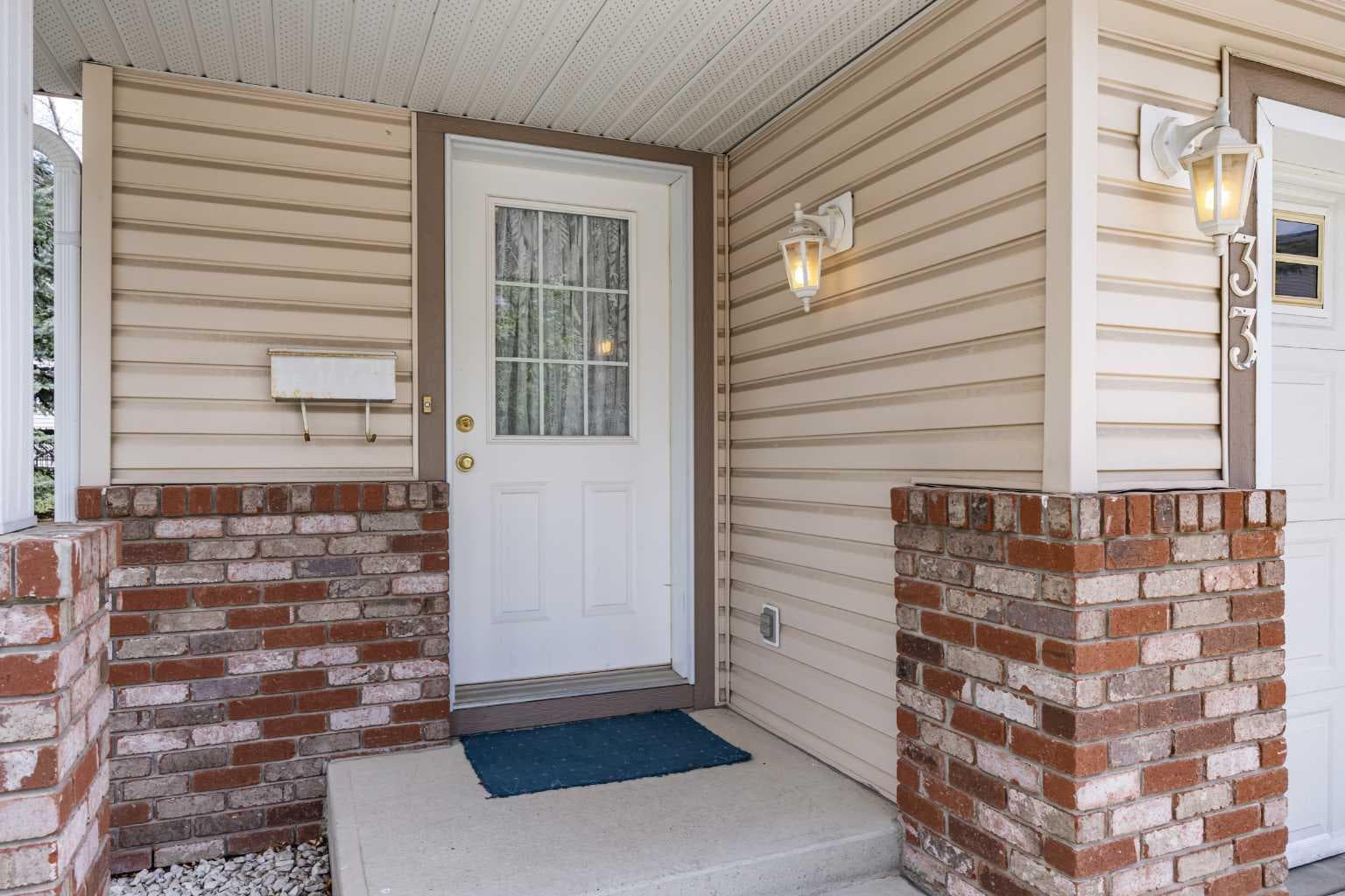 33 Country Hills Cove NW