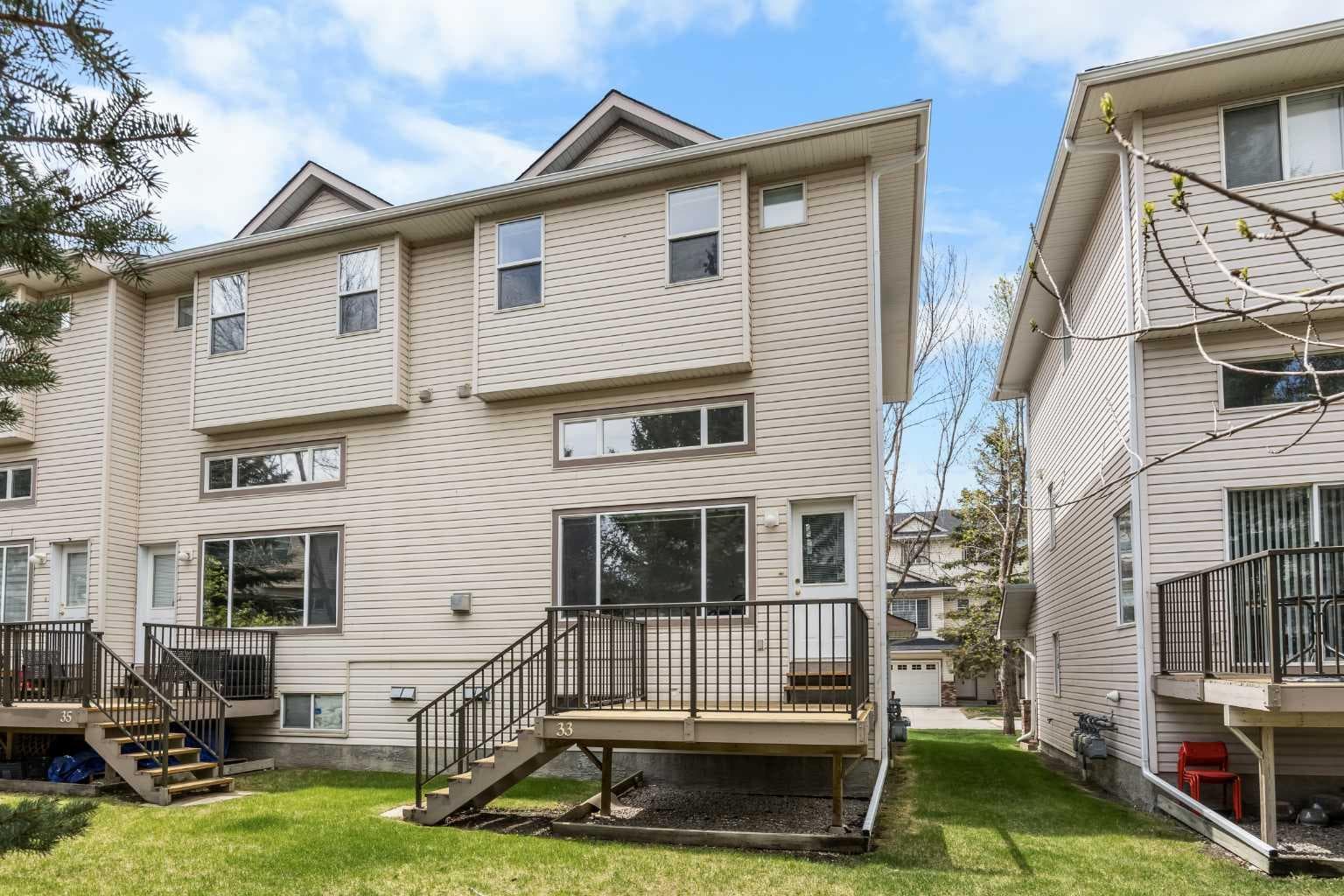 33 Country Hills Cove NW