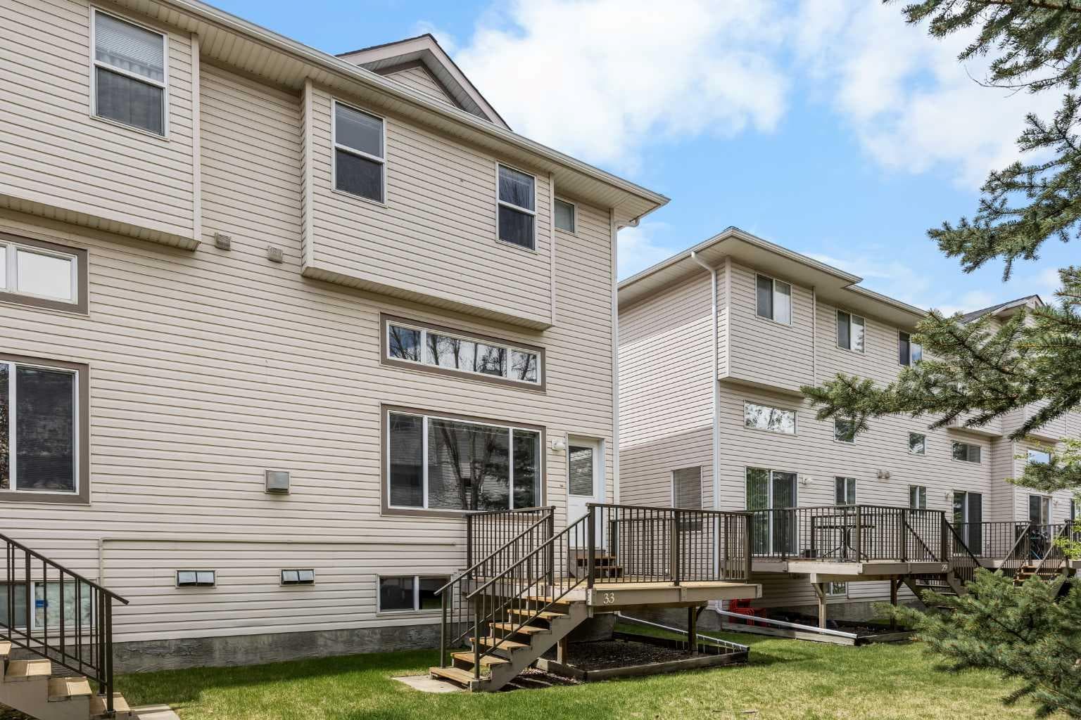 33 Country Hills Cove NW