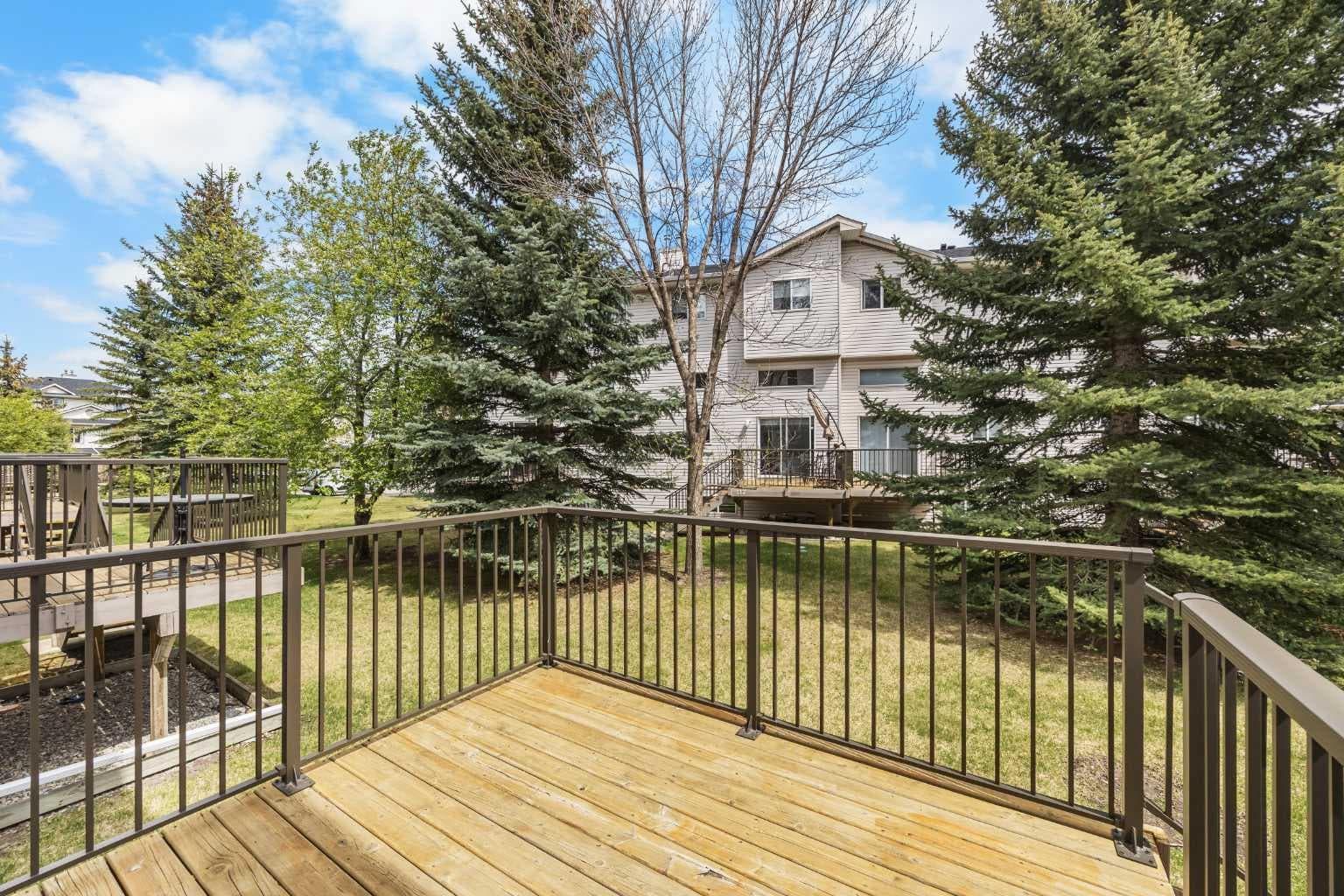 33 Country Hills Cove NW