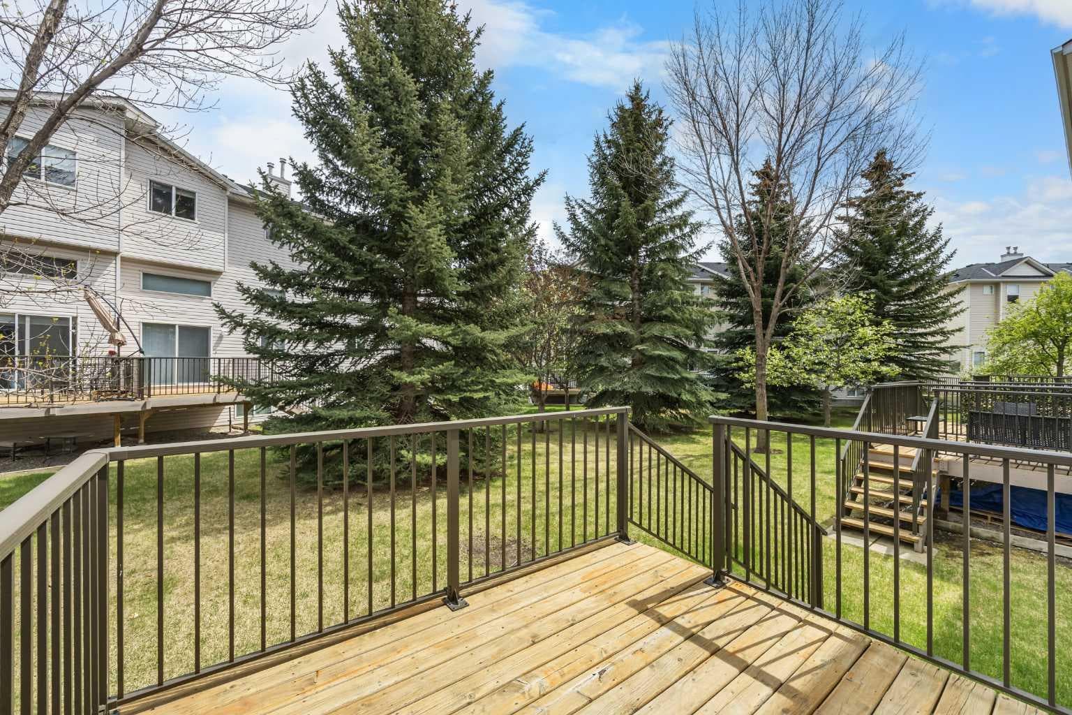 33 Country Hills Cove NW