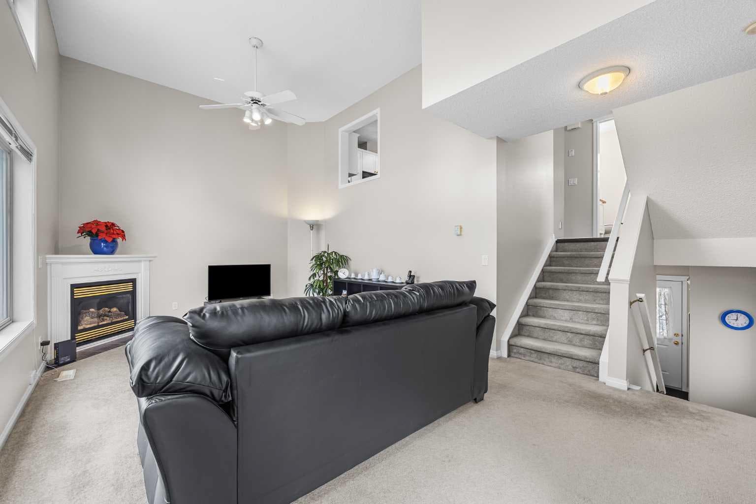 33 Country Hills Cove NW