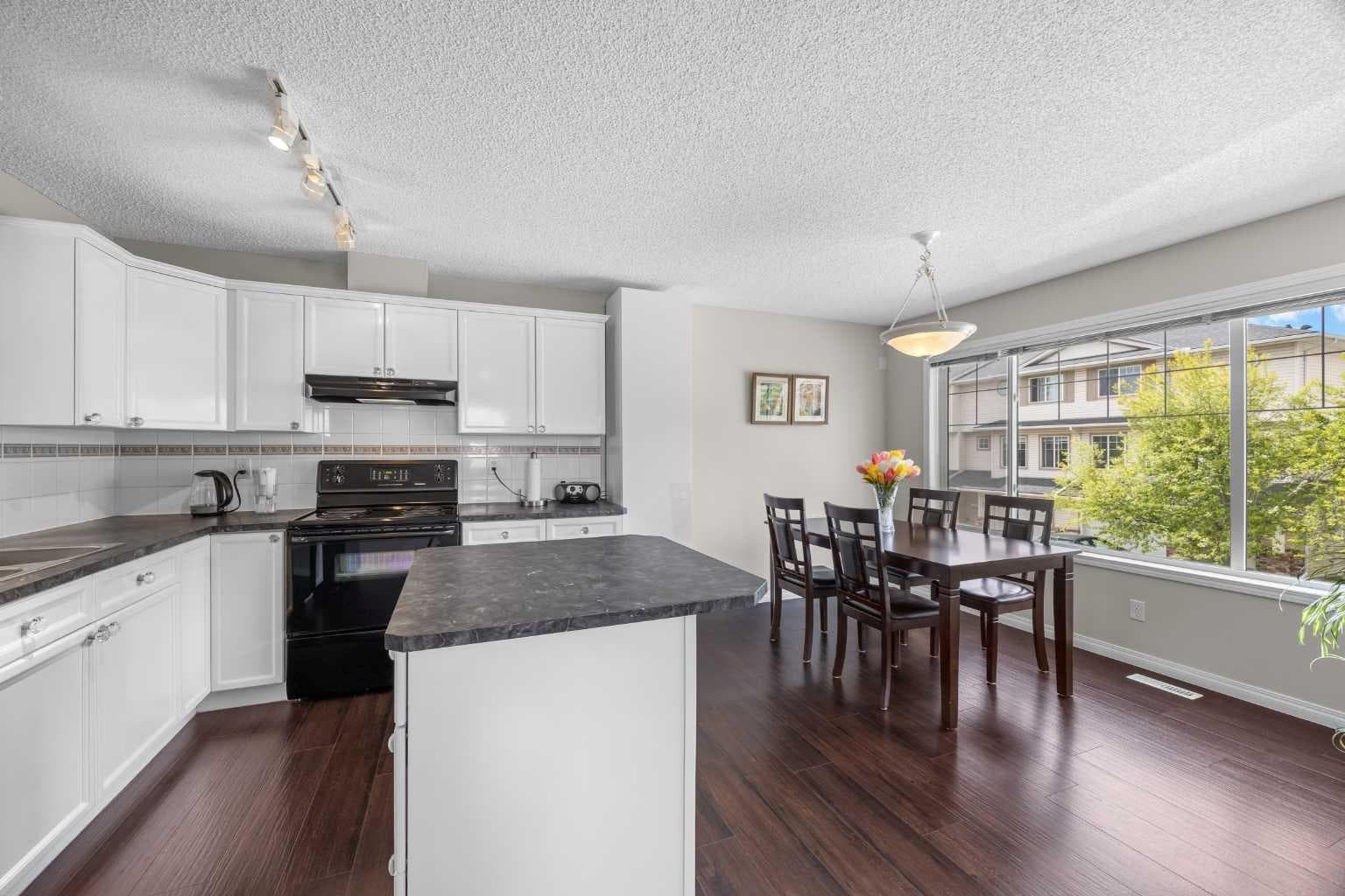 33 Country Hills Cove NW