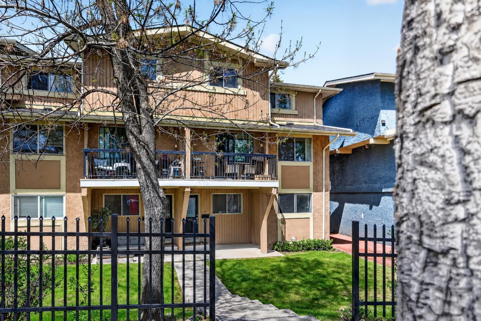 1112, 2200 Woodview Drive SW