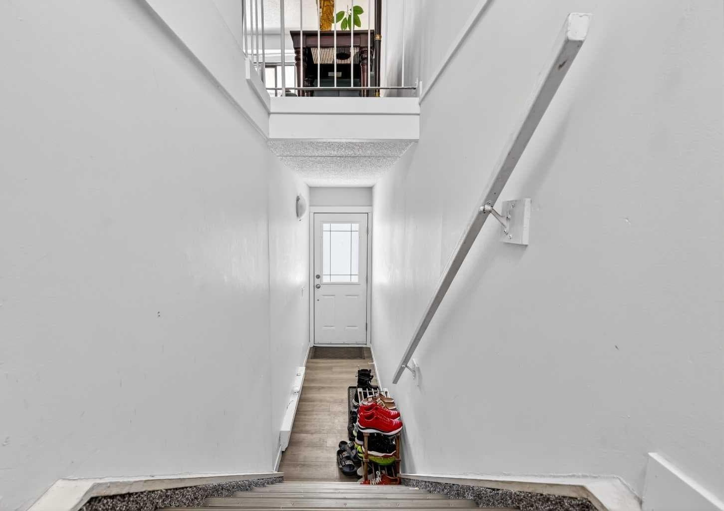 1112, 2200 Woodview Drive SW