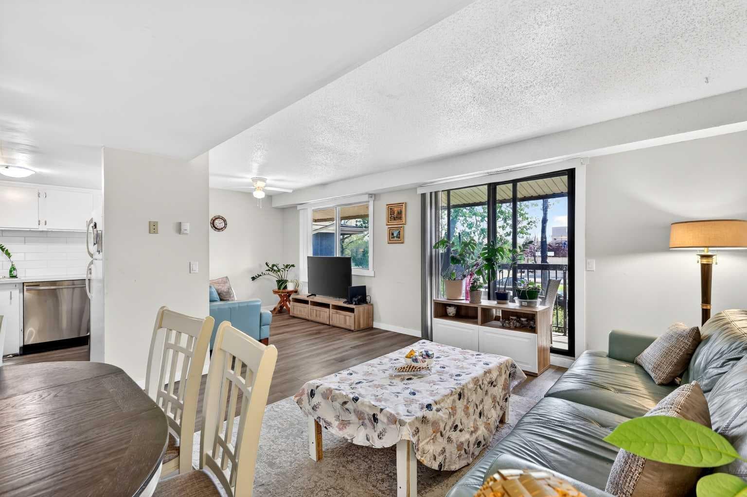 1112, 2200 Woodview Drive SW