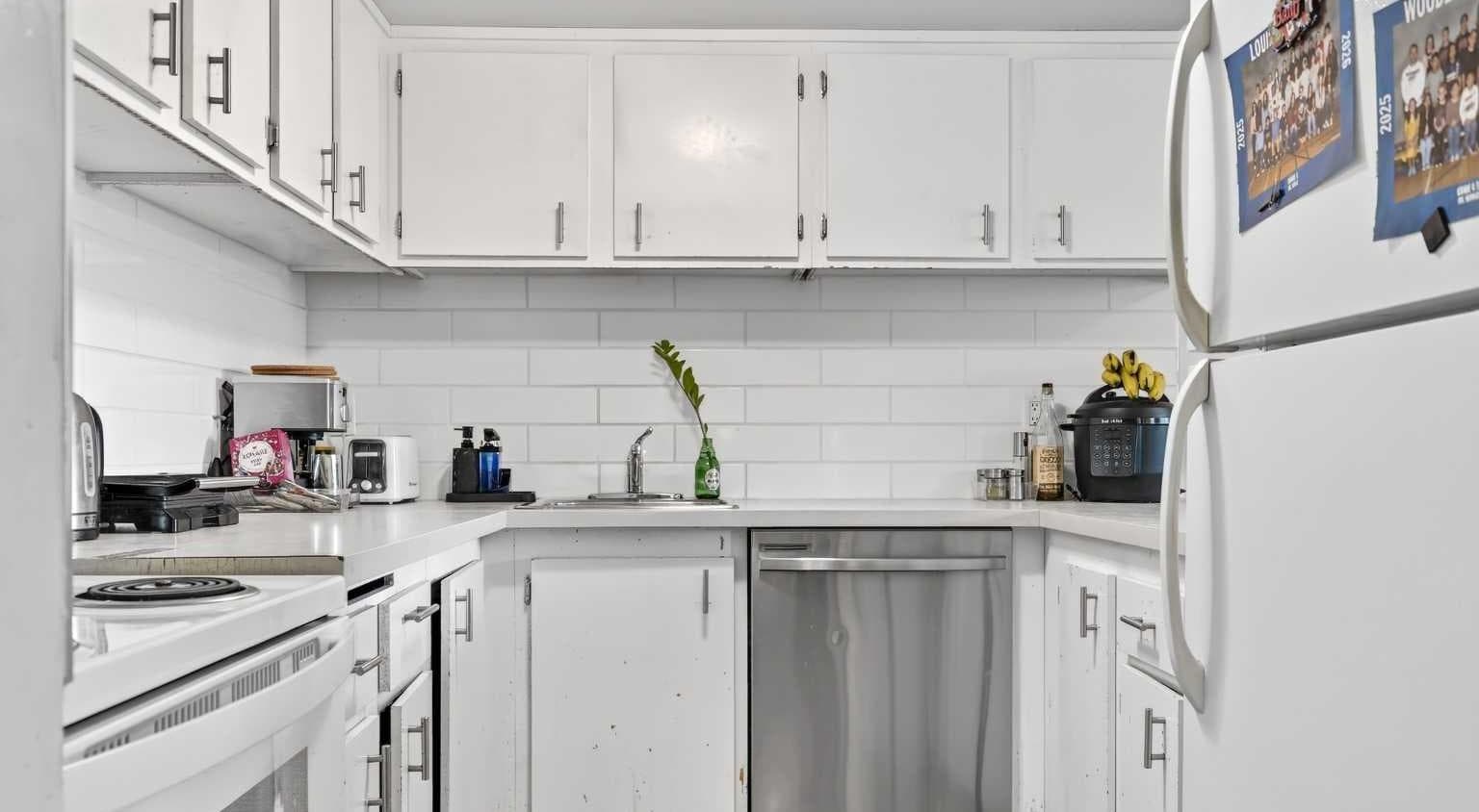 1112, 2200 Woodview Drive SW