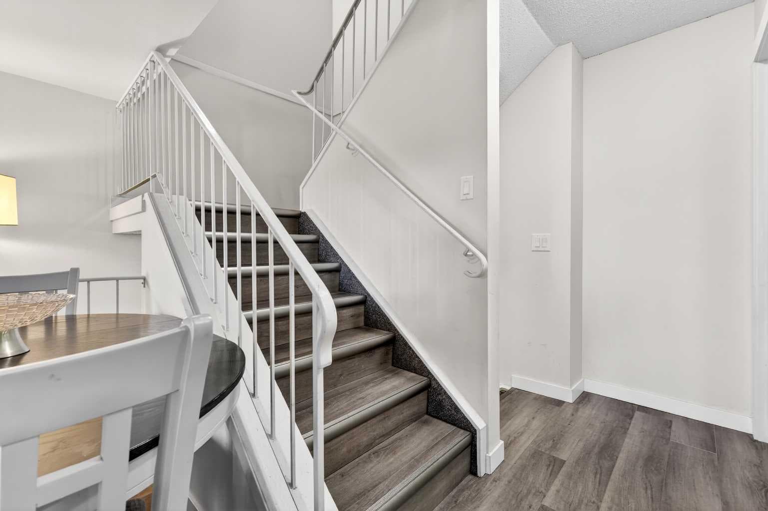 1112, 2200 Woodview Drive SW