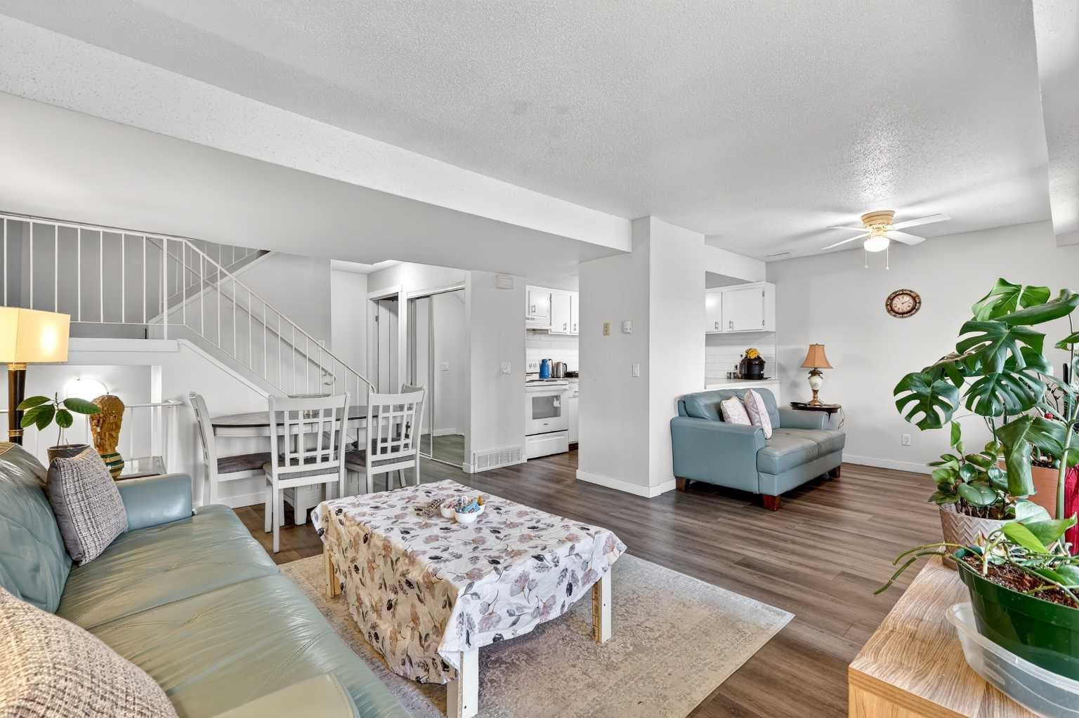 1112, 2200 Woodview Drive SW