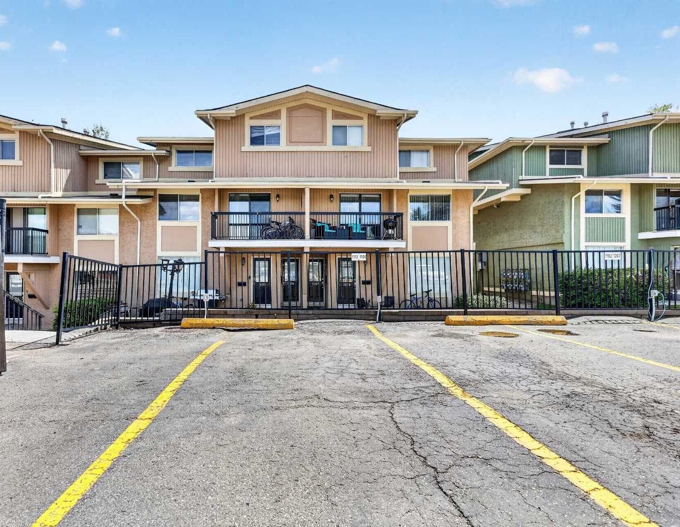 1112, 2200 Woodview Drive SW