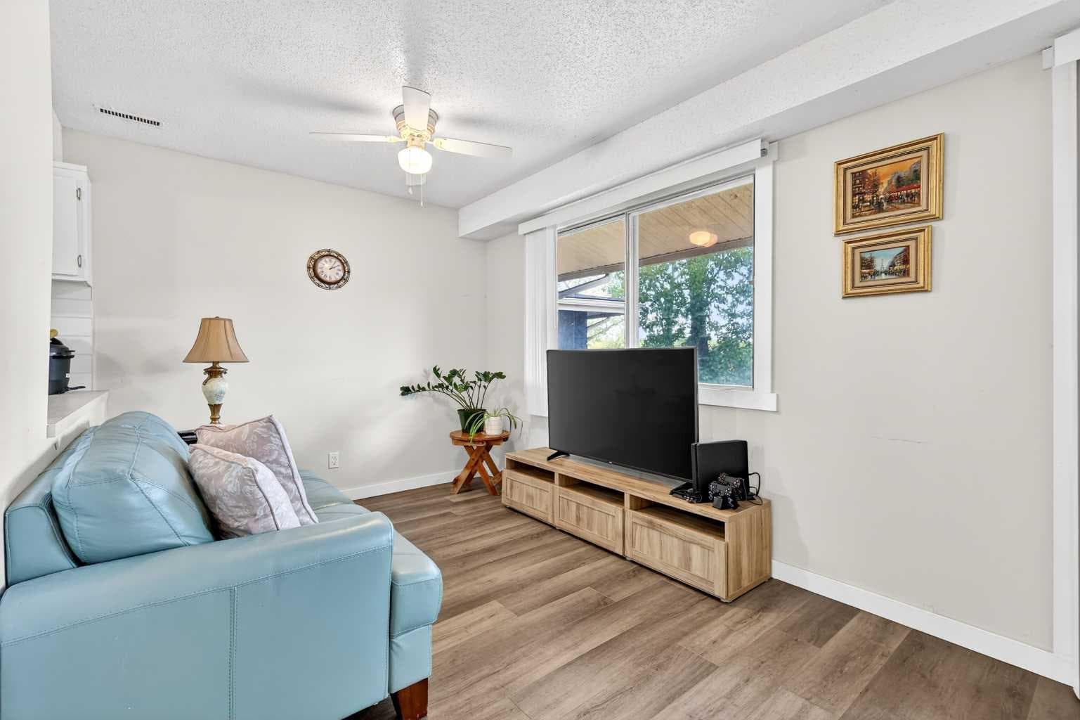1112, 2200 Woodview Drive SW