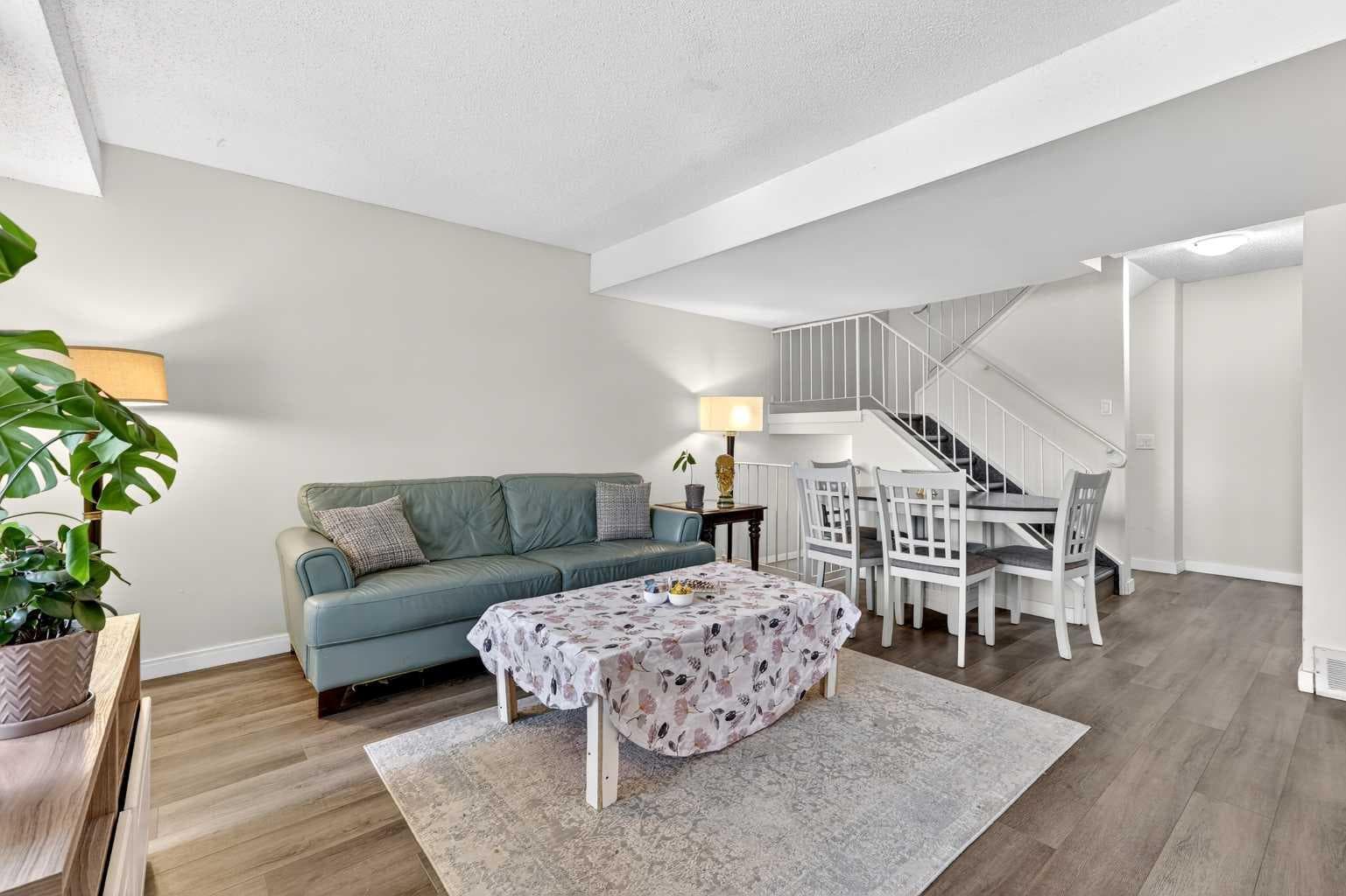 1112, 2200 Woodview Drive SW
