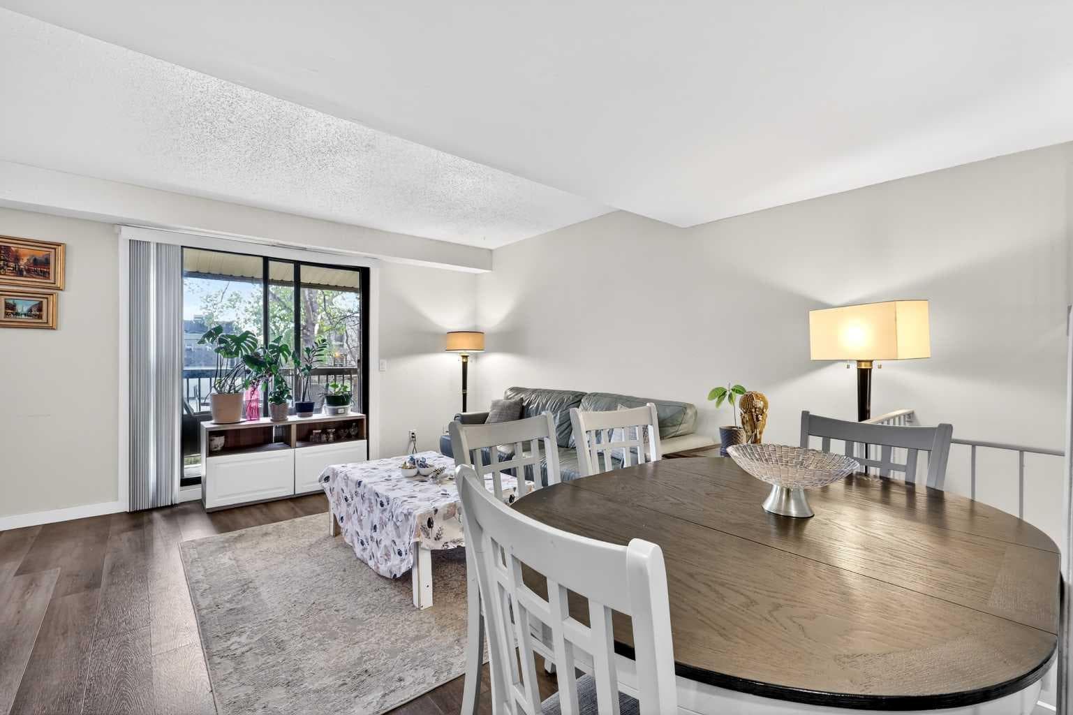 1112, 2200 Woodview Drive SW