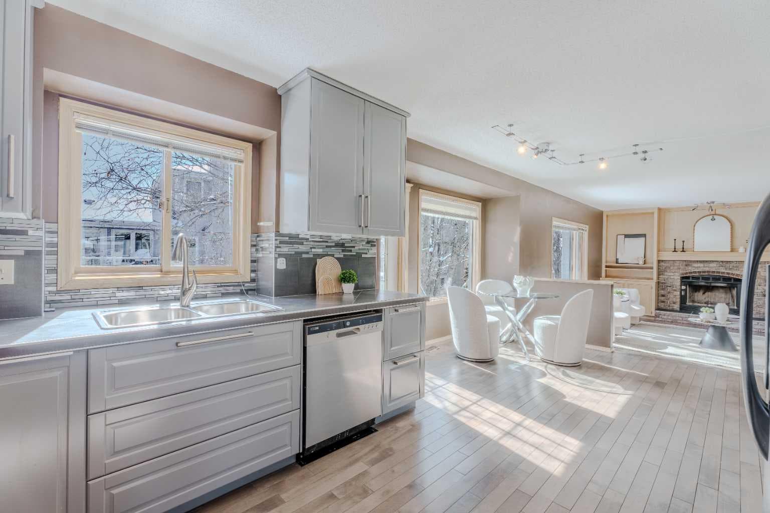 135 Canterbury Court SW