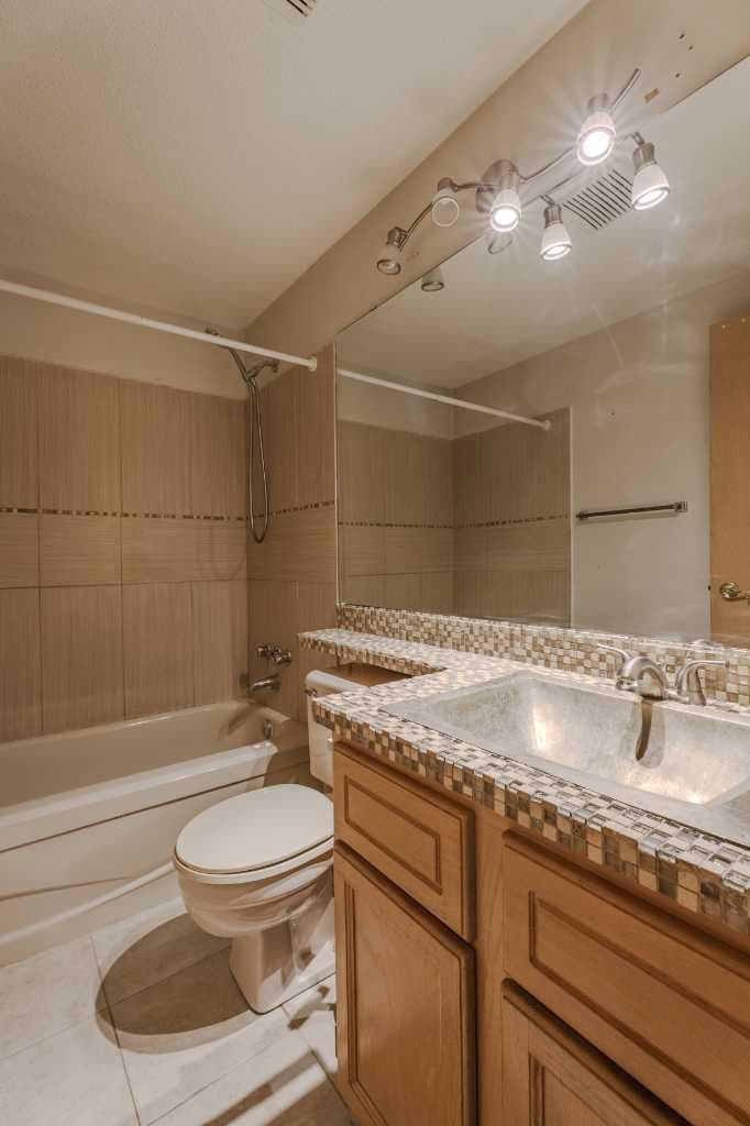 135 Canterbury Court SW