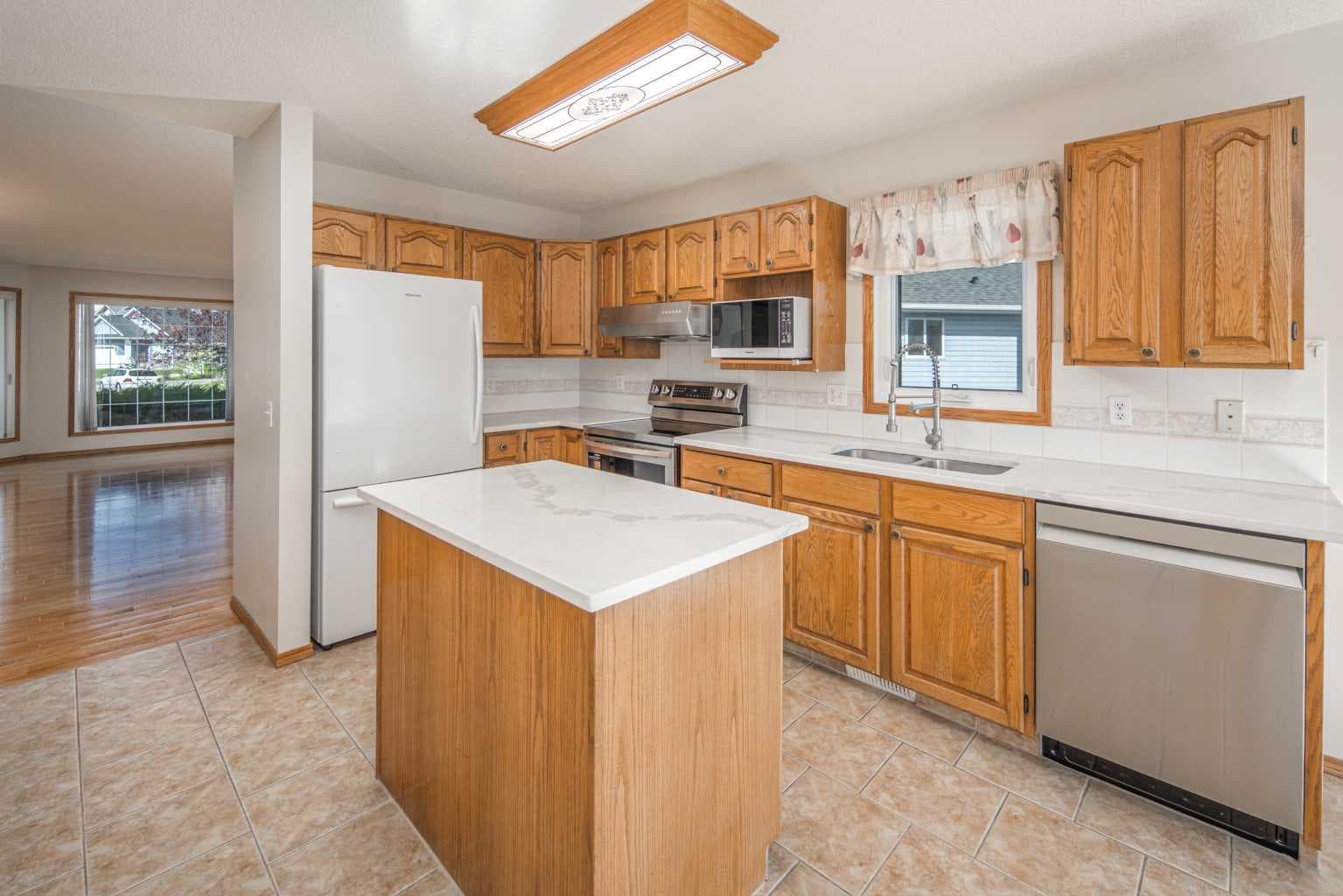 149 Sceptre Court NW