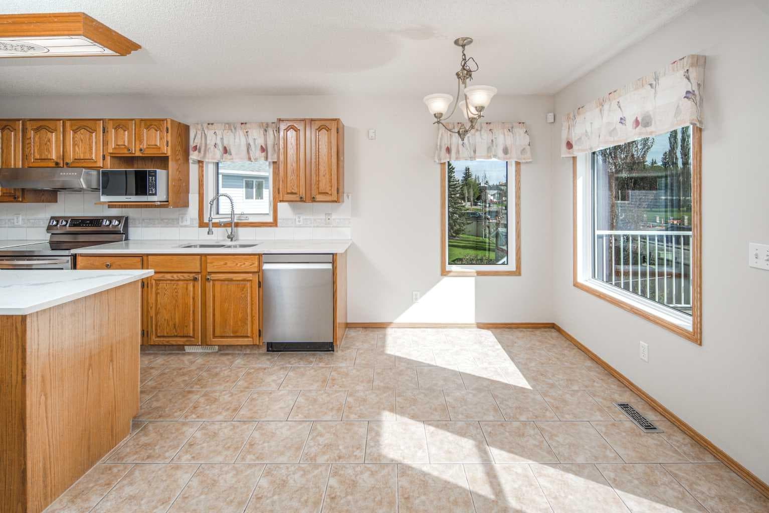 149 Sceptre Court NW