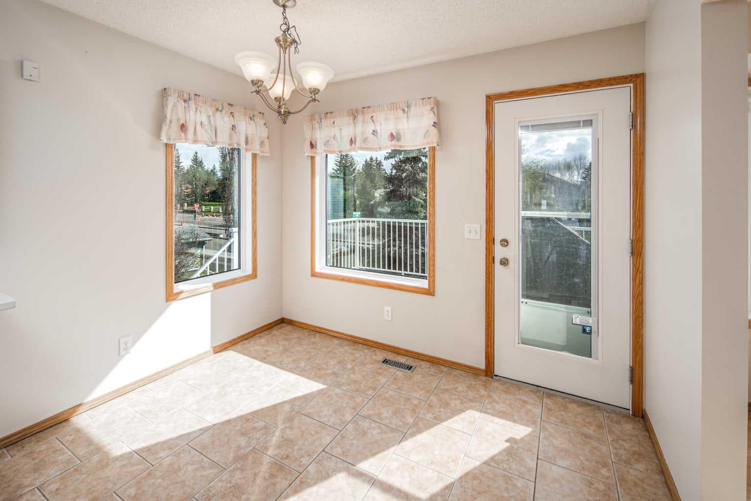 149 Sceptre Court NW