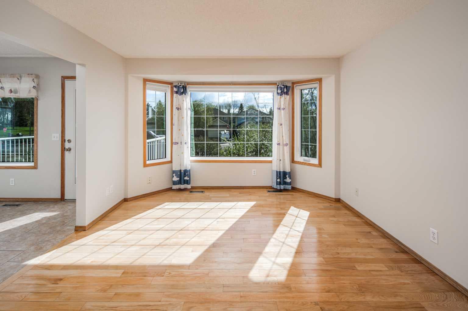 149 Sceptre Court NW