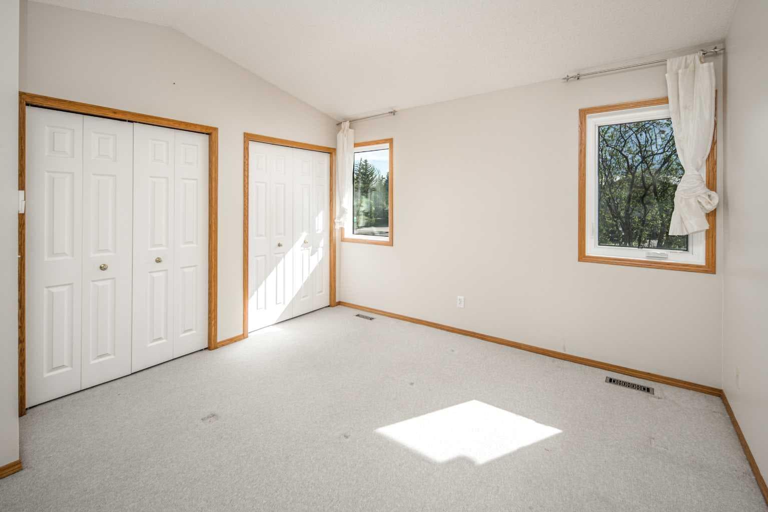 149 Sceptre Court NW