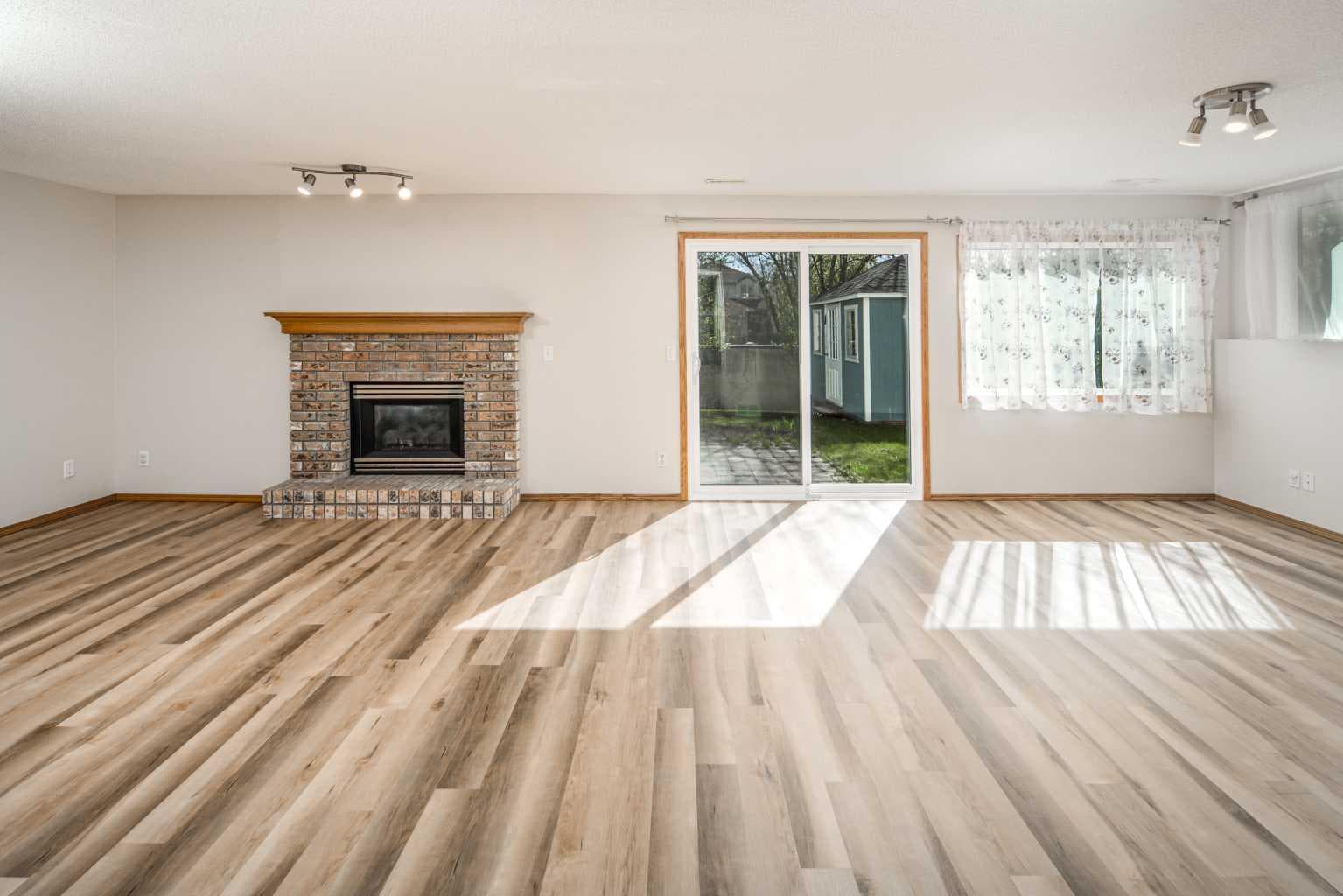 149 Sceptre Court NW