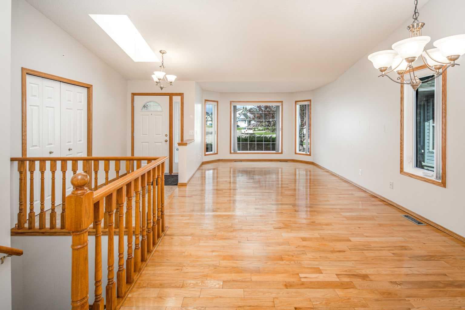 149 Sceptre Court NW