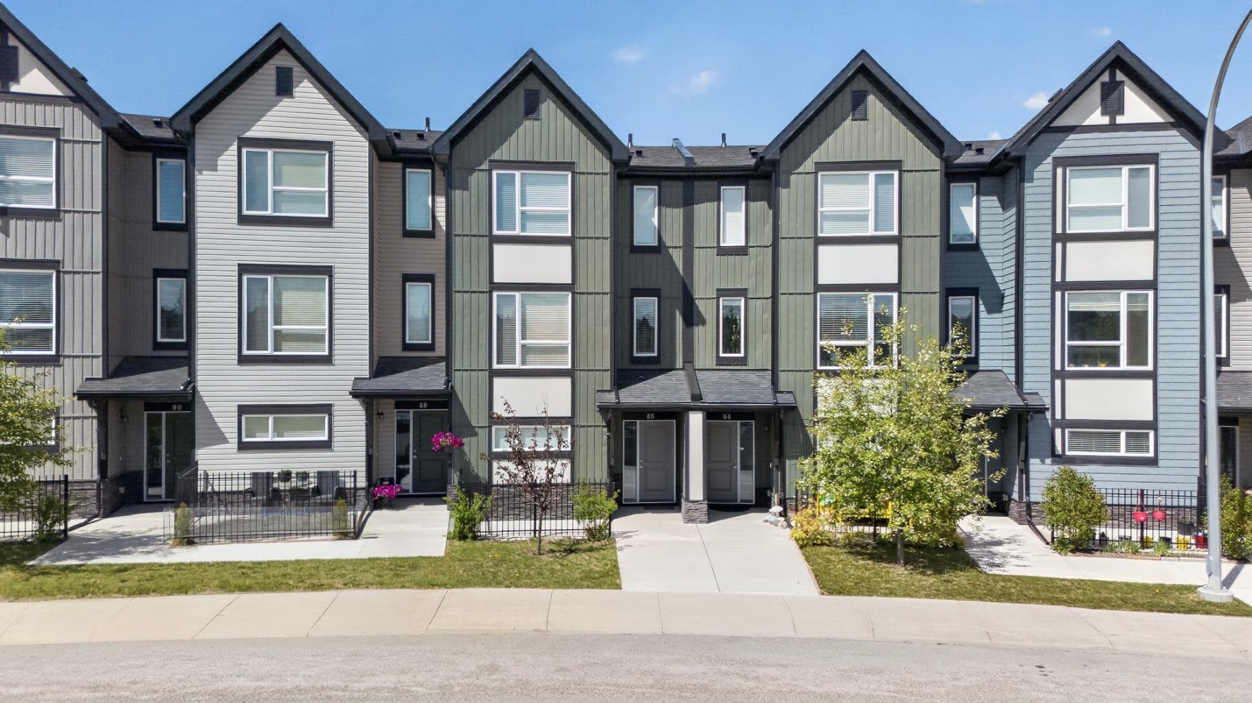 86 Evanscrest Manor NW