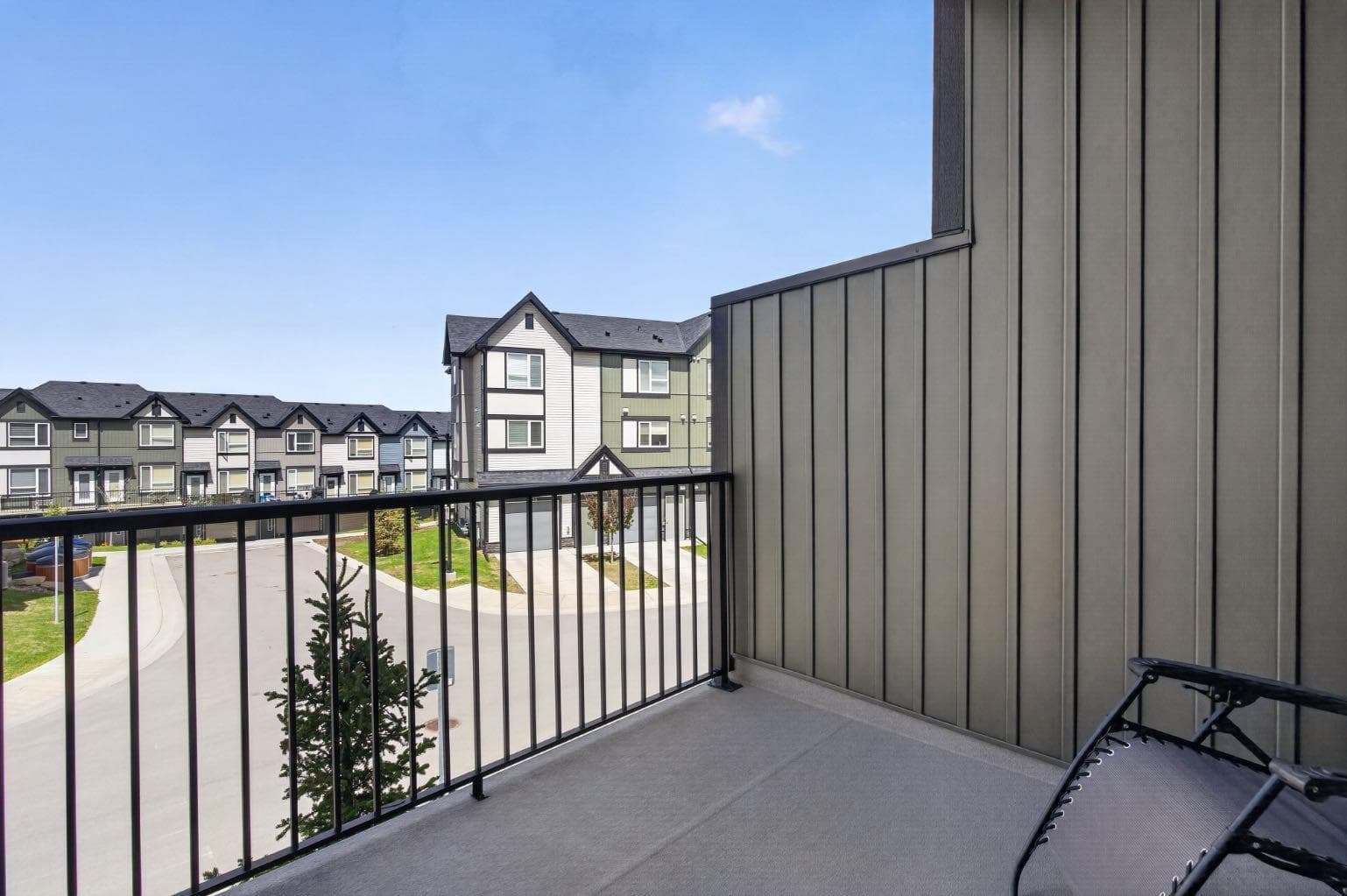 86 Evanscrest Manor NW