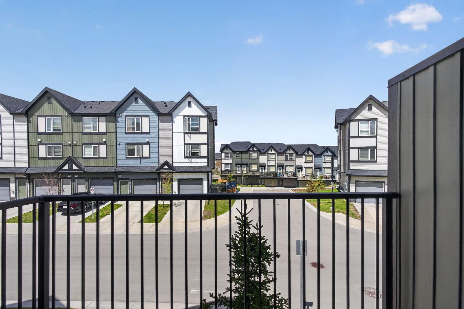86 Evanscrest Manor NW