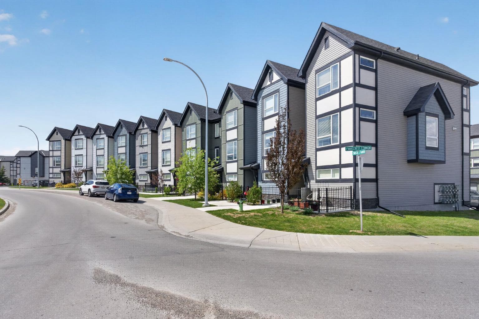 86 Evanscrest Manor NW