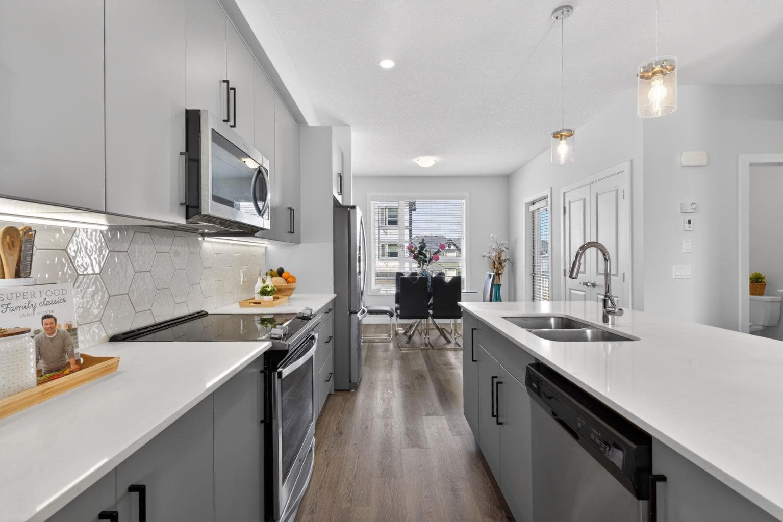 86 Evanscrest Manor NW