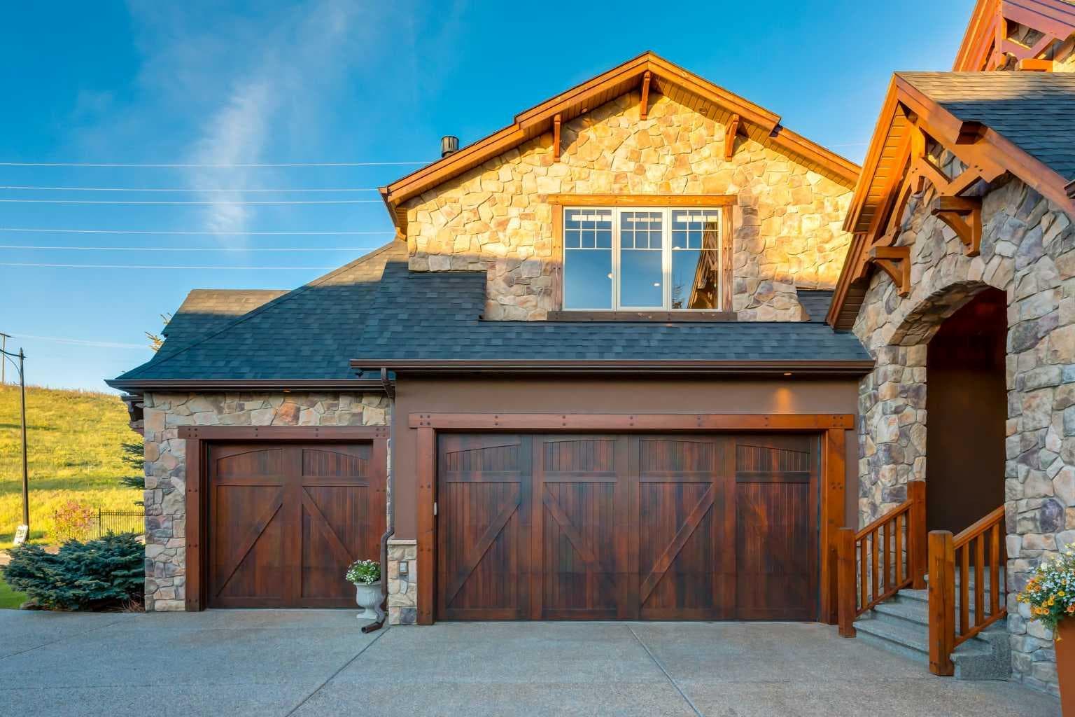 250 CRESTRIDGE Place SW