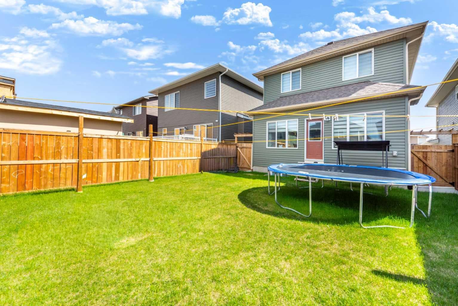 32 Saddlestone Way NE