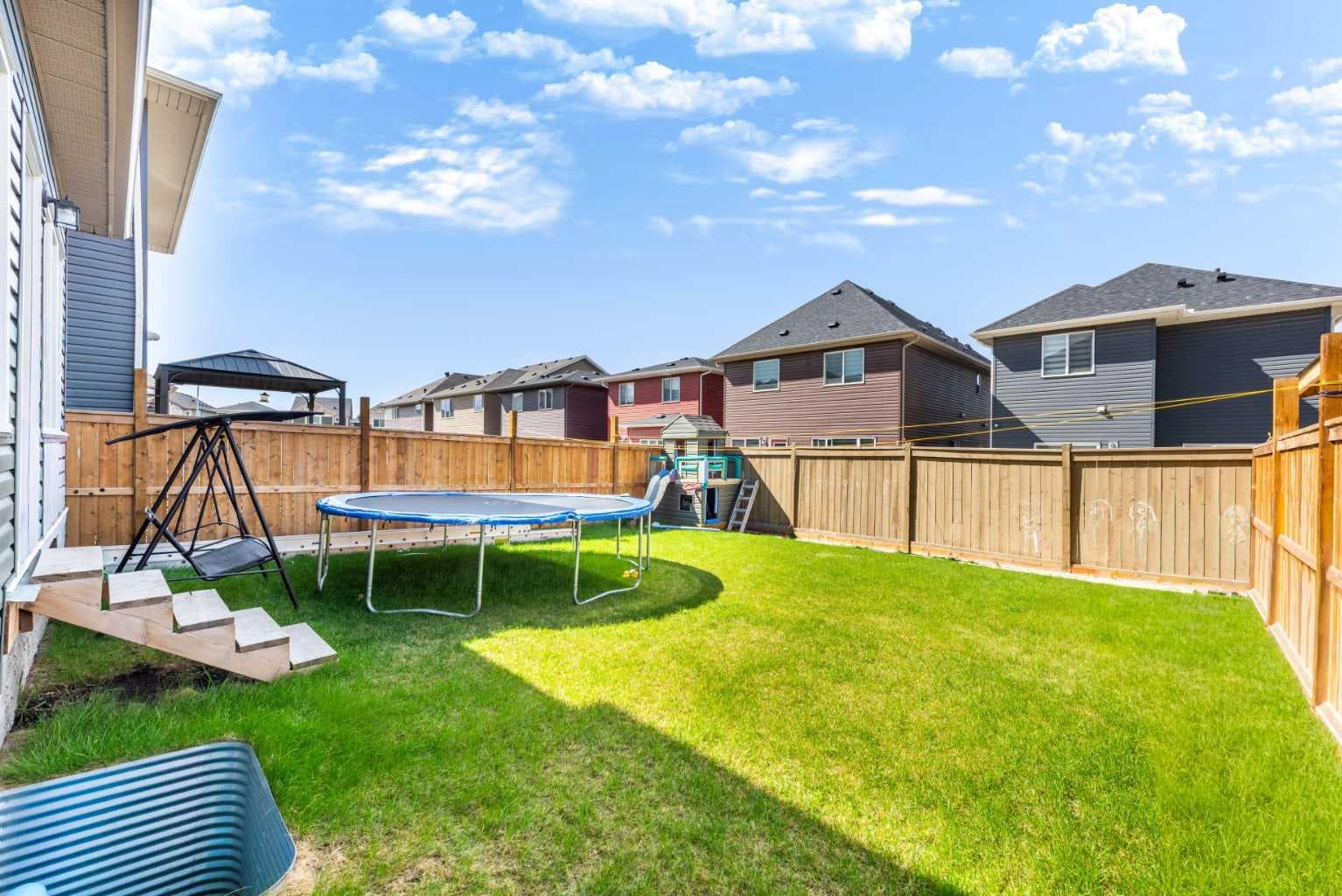 32 Saddlestone Way NE