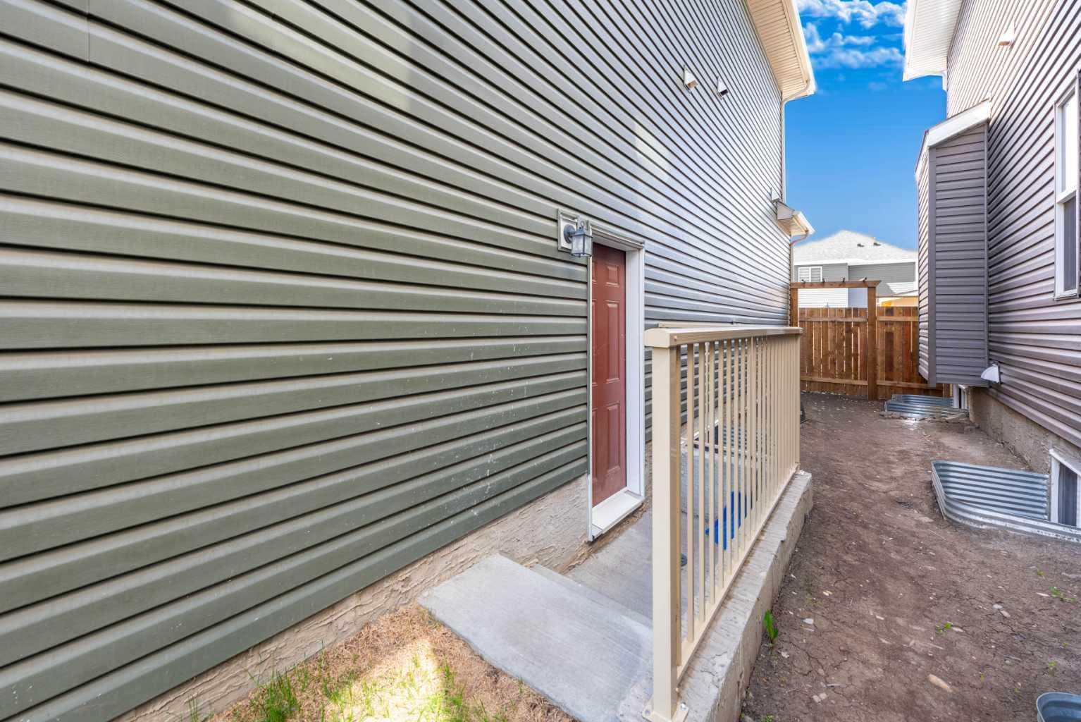32 Saddlestone Way NE
