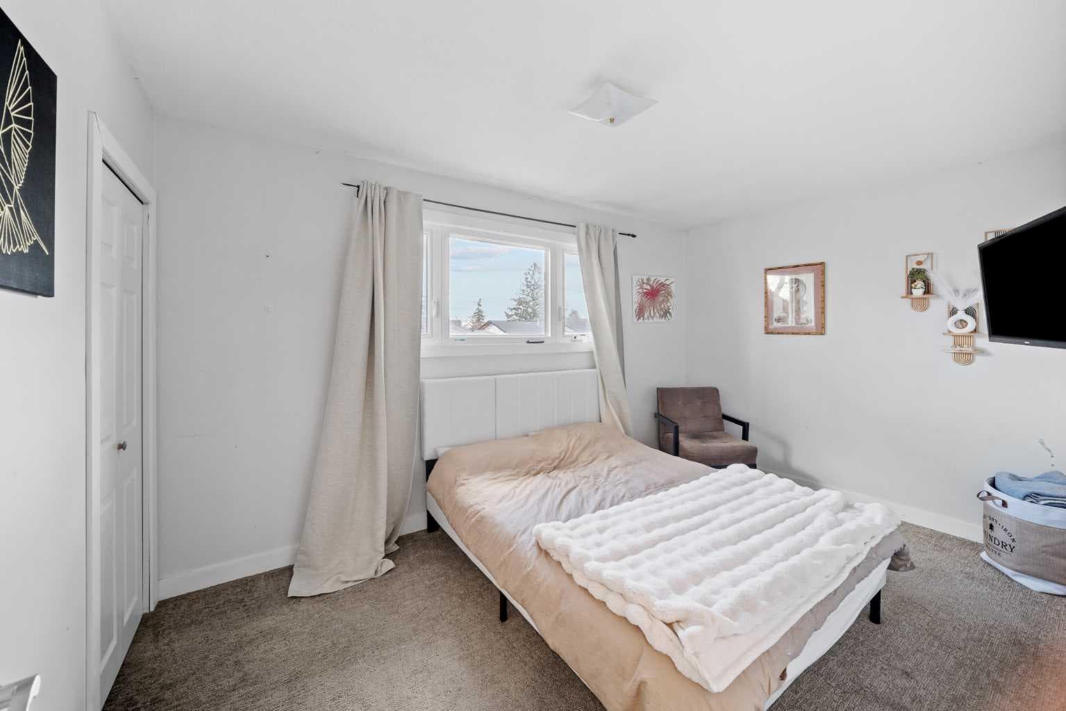 5516 Taylor Crescent NE