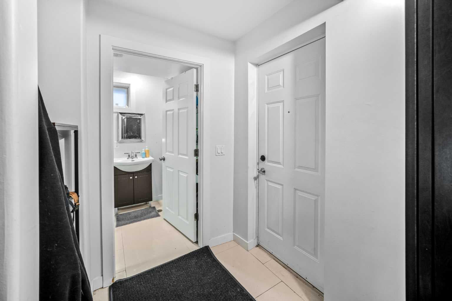 5516 Taylor Crescent NE