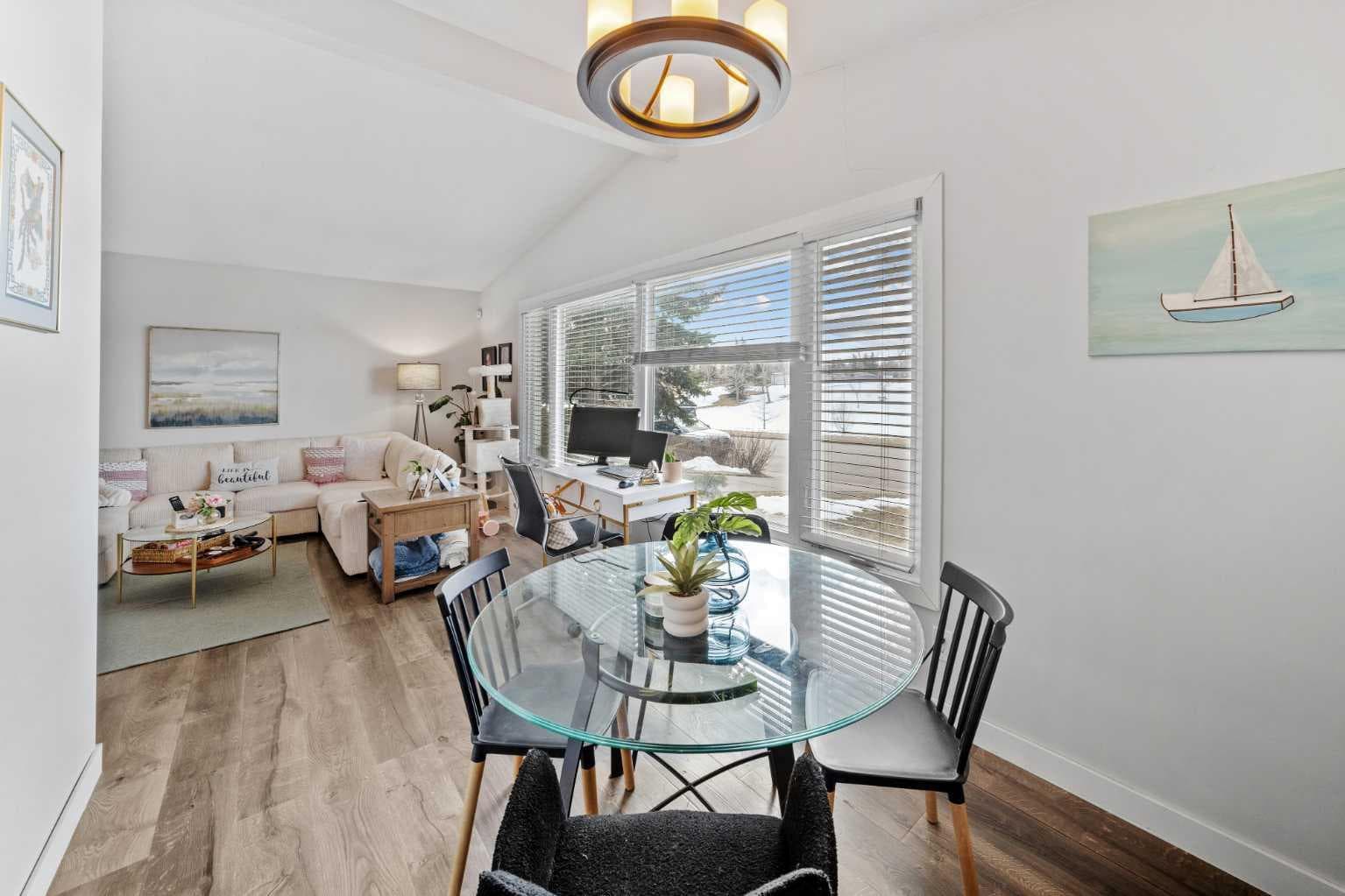 5516 Taylor Crescent NE